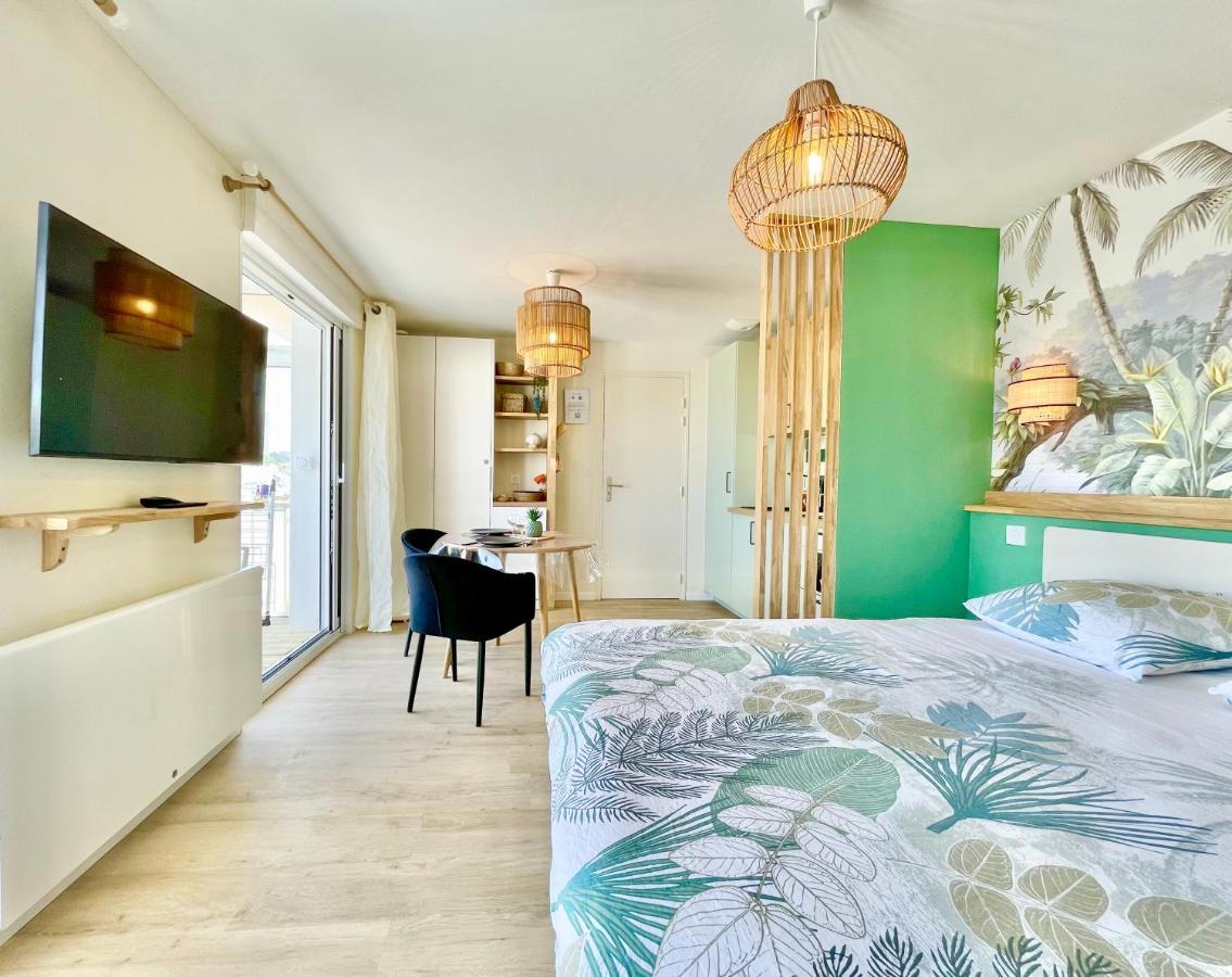 Le Phare Ouest: Oceanfront Retreat with Modern Amenities Apartment Ploemeur Exterior photo
